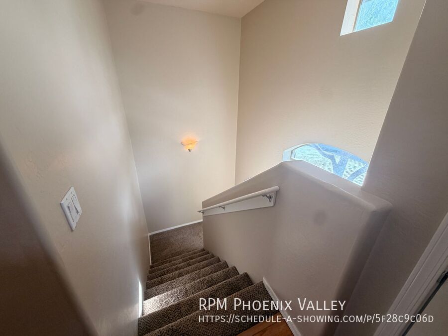 End Unit 2 bed/2.5 bath Town Home Ready 4 Move In! property image