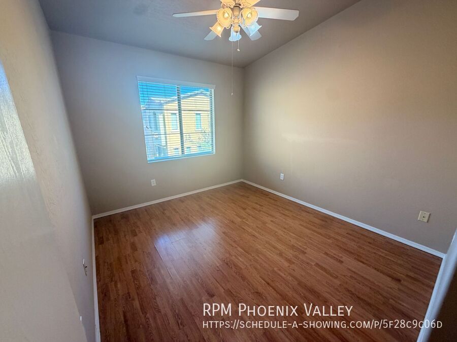 End Unit 2 bed/2.5 bath Town Home Ready 4 Move In! property image