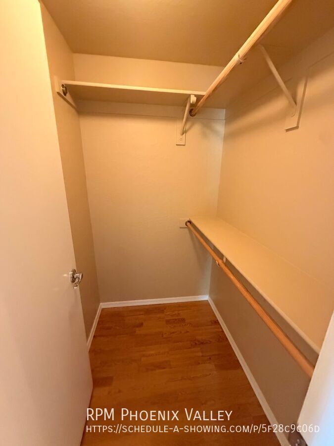 End Unit 2 bed/2.5 bath Town Home Ready 4 Move In! property image