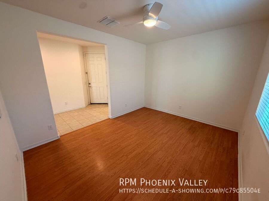Over 2400 Sq Ft Peoria Home *NO* Carpet! property image