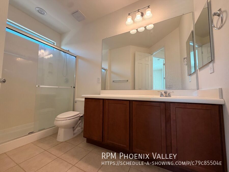Over 2400 Sq Ft Peoria Home *NO* Carpet! property image