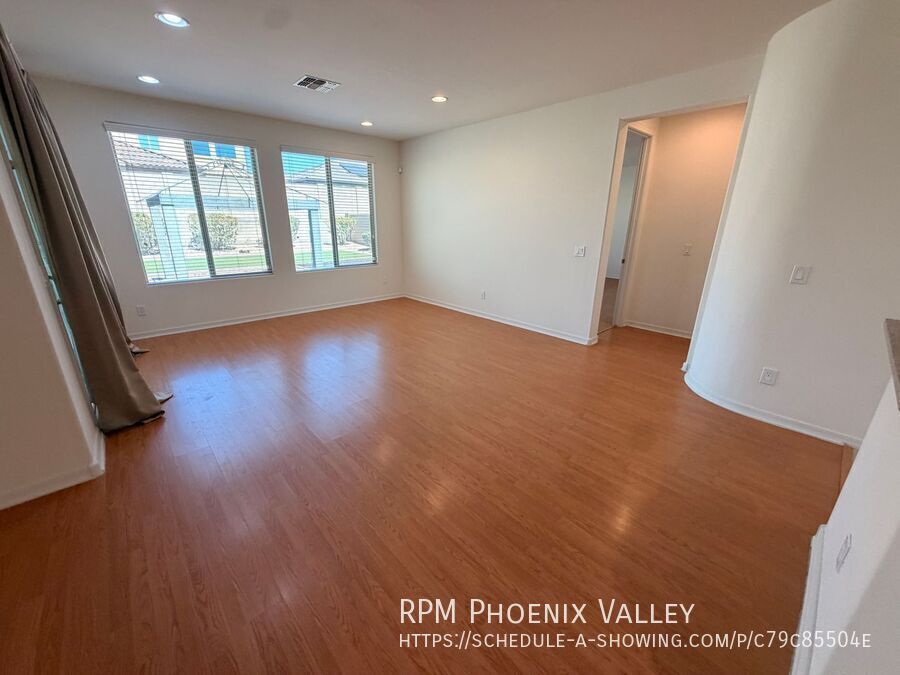 Over 2400 Sq Ft Peoria Home *NO* Carpet! property image