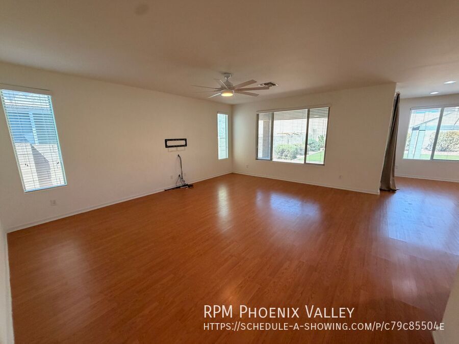 Over 2400 Sq Ft Peoria Home *NO* Carpet! property image