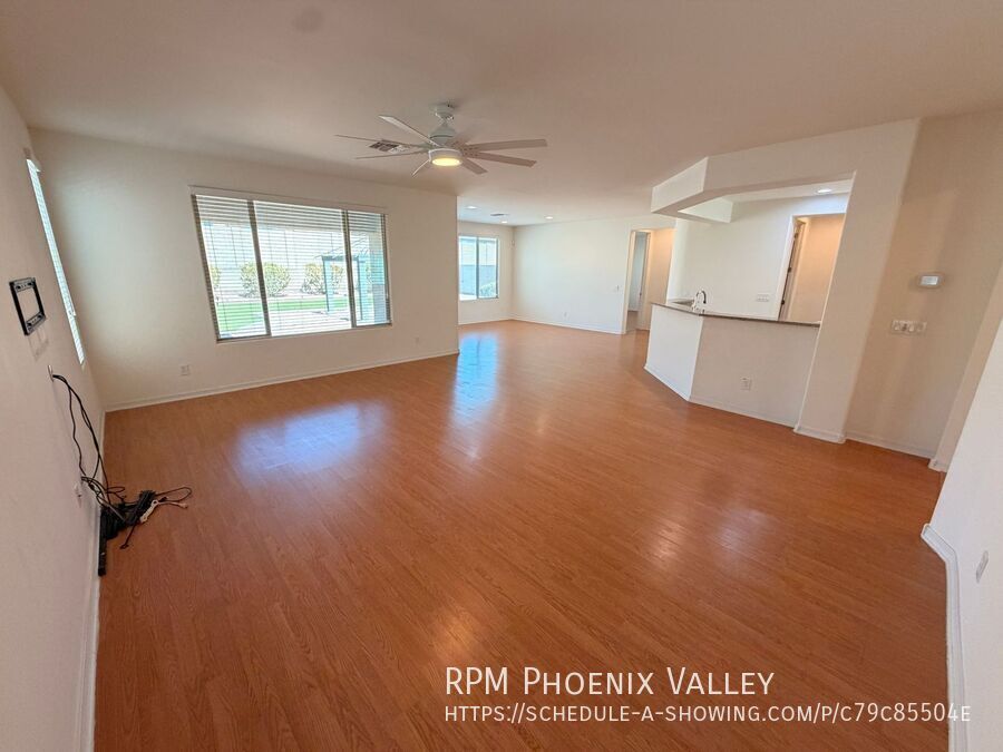 Over 2400 Sq Ft Peoria Home *NO* Carpet! property image