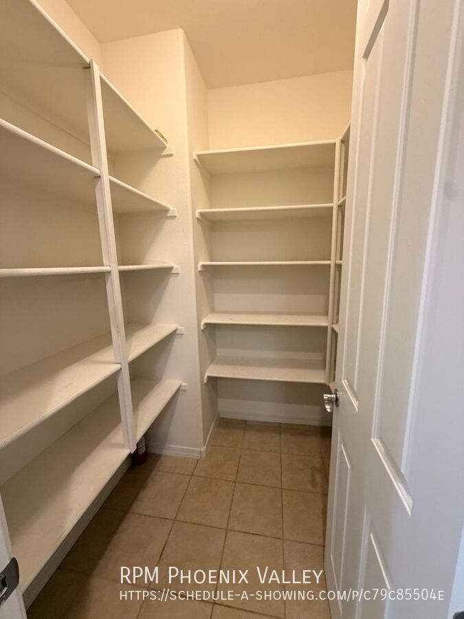 Over 2400 Sq Ft Peoria Home *NO* Carpet! property image