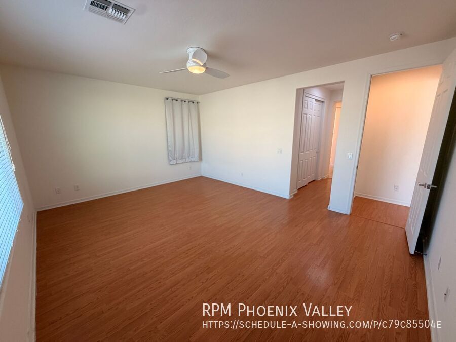 Over 2400 Sq Ft Peoria Home *NO* Carpet! property image