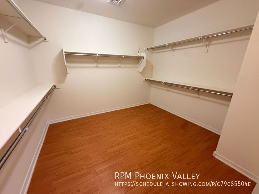 Over 2400 Sq Ft Peoria Home *NO* Carpet! property image
