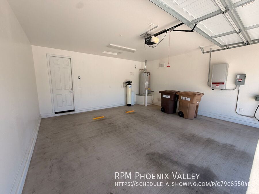 Over 2400 Sq Ft Peoria Home *NO* Carpet! property image
