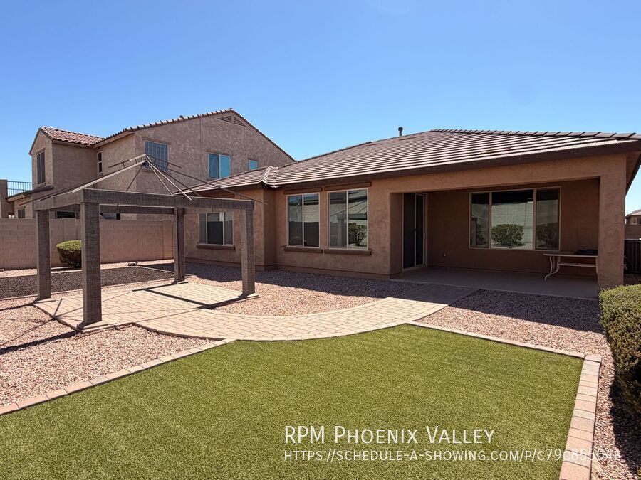 Over 2400 Sq Ft Peoria Home *NO* Carpet! property image
