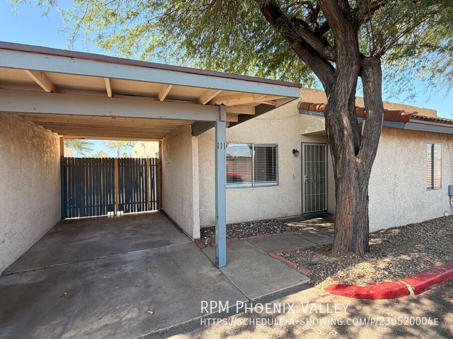 Updated Single Story 2Bdm - 2 Ba Glendale Unit with New Flooring in Bedrooms property image