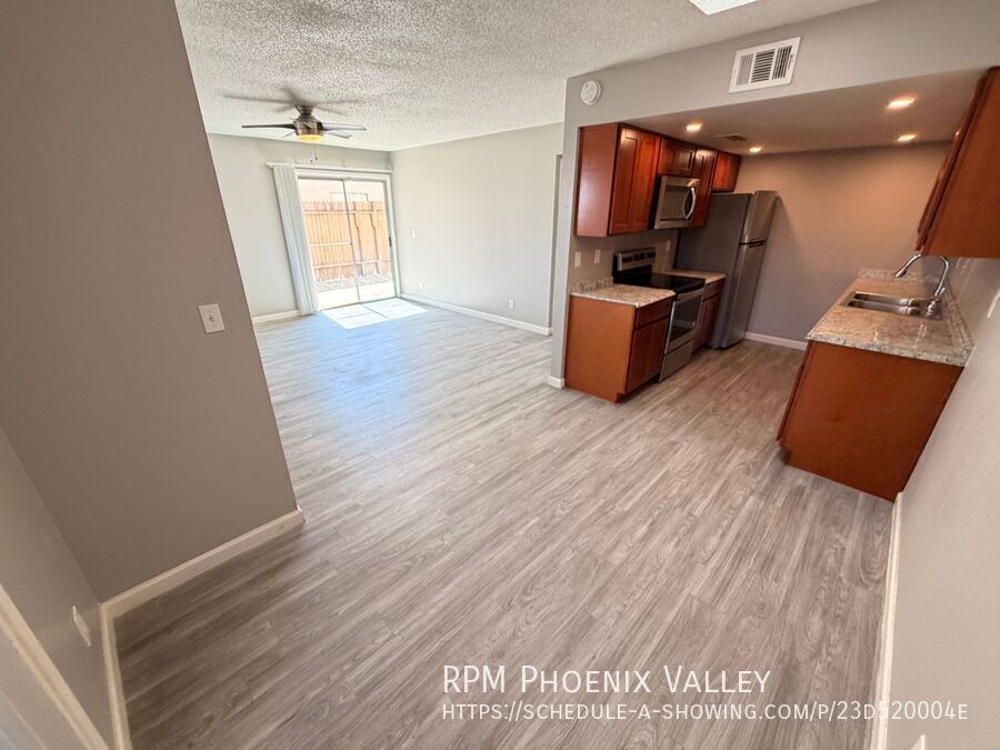 Updated Single Story 2Bdm - 2 Ba Glendale Unit with New Flooring in Bedrooms property image