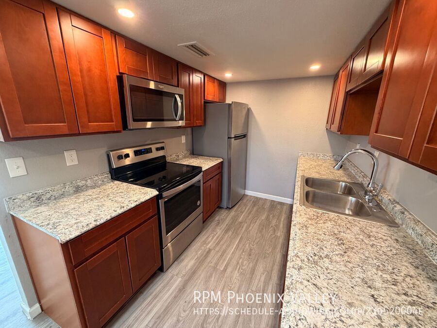 Updated Single Story 2Bdm - 2 Ba Glendale Unit with New Flooring in Bedrooms property image