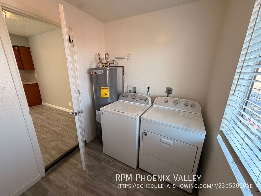 Updated Single Story 2Bdm - 2 Ba Glendale Unit with New Flooring in Bedrooms property image