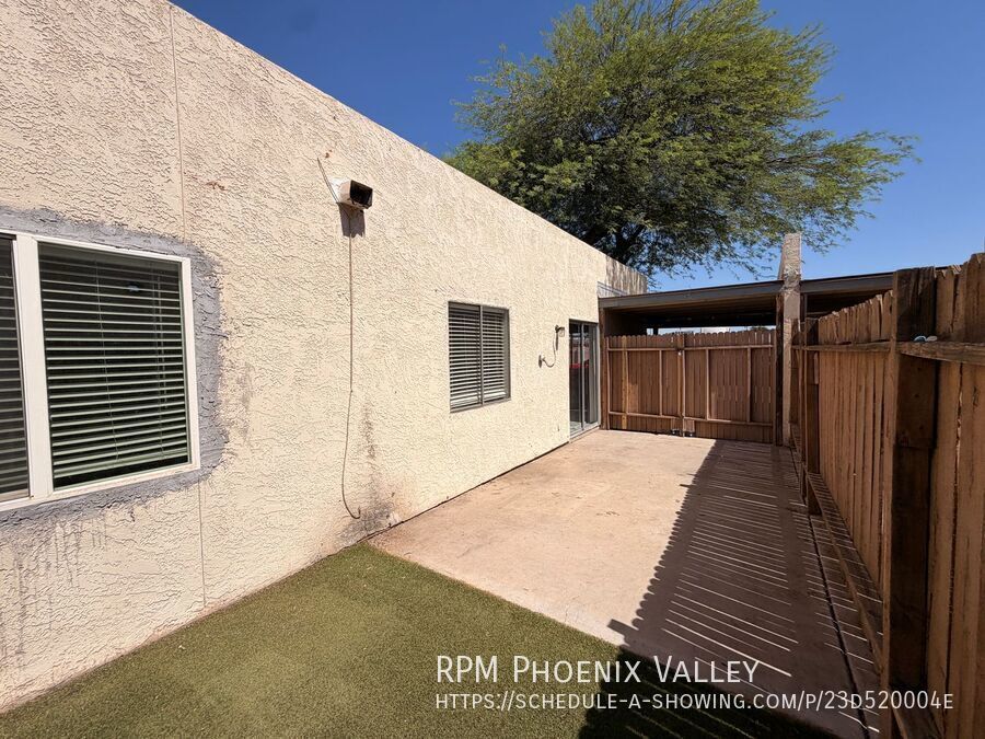 Updated Single Story 2Bdm - 2 Ba Glendale Unit with New Flooring in Bedrooms property image