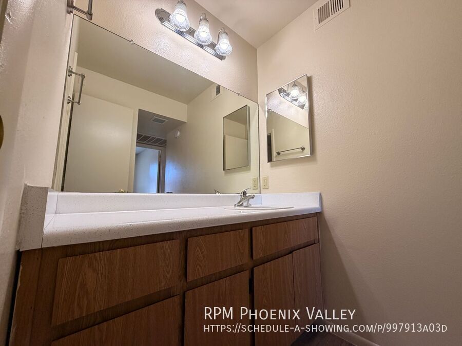Second story 1 Bedroom 1 Bath Near Tempe Marketplace and Light Rail property image
