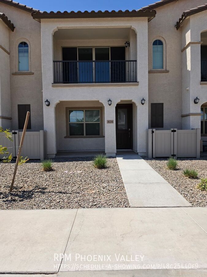 Beautiful 3 Bed / 2 Bath Townhome in Desirable Warner Meadows! property image