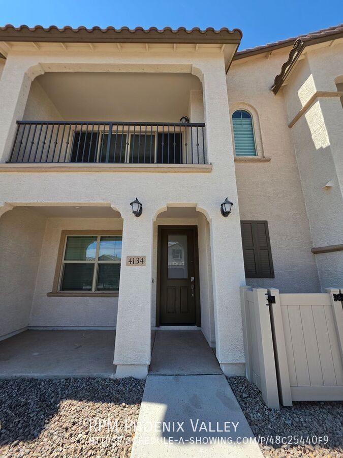 Beautiful 3 Bed / 2 Bath Townhome in Desirable Warner Meadows! property image