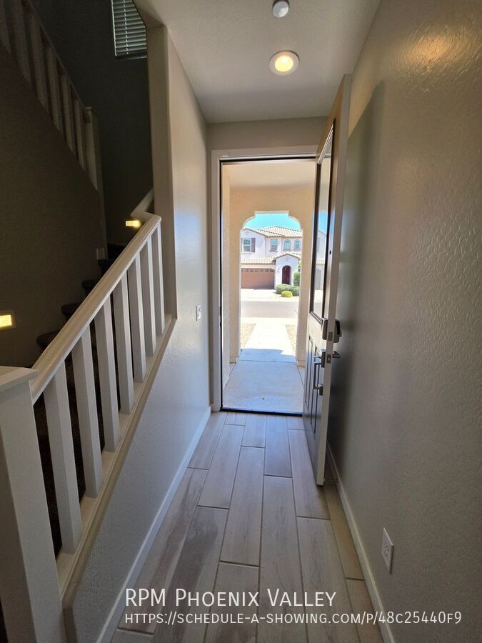 Beautiful 3 Bed / 2 Bath Townhome in Desirable Warner Meadows! property image