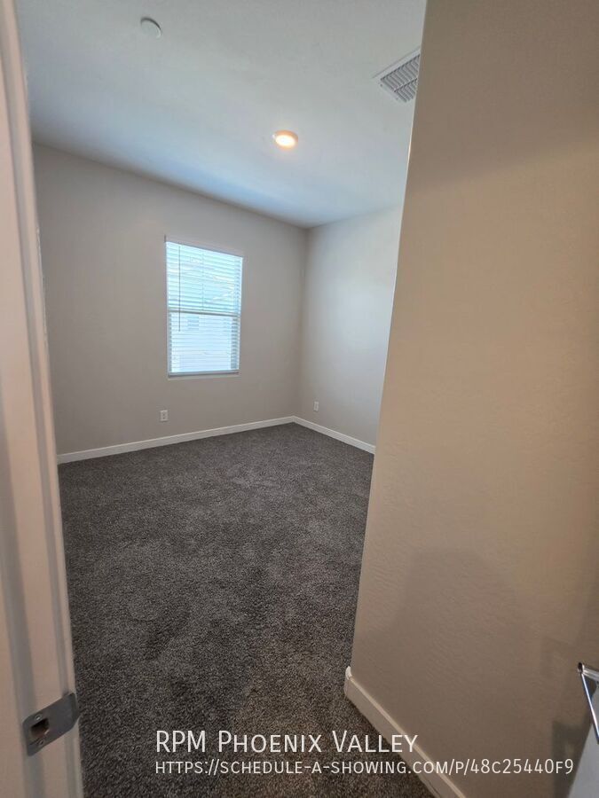 Beautiful 3 Bed / 2 Bath Townhome in Desirable Warner Meadows! property image