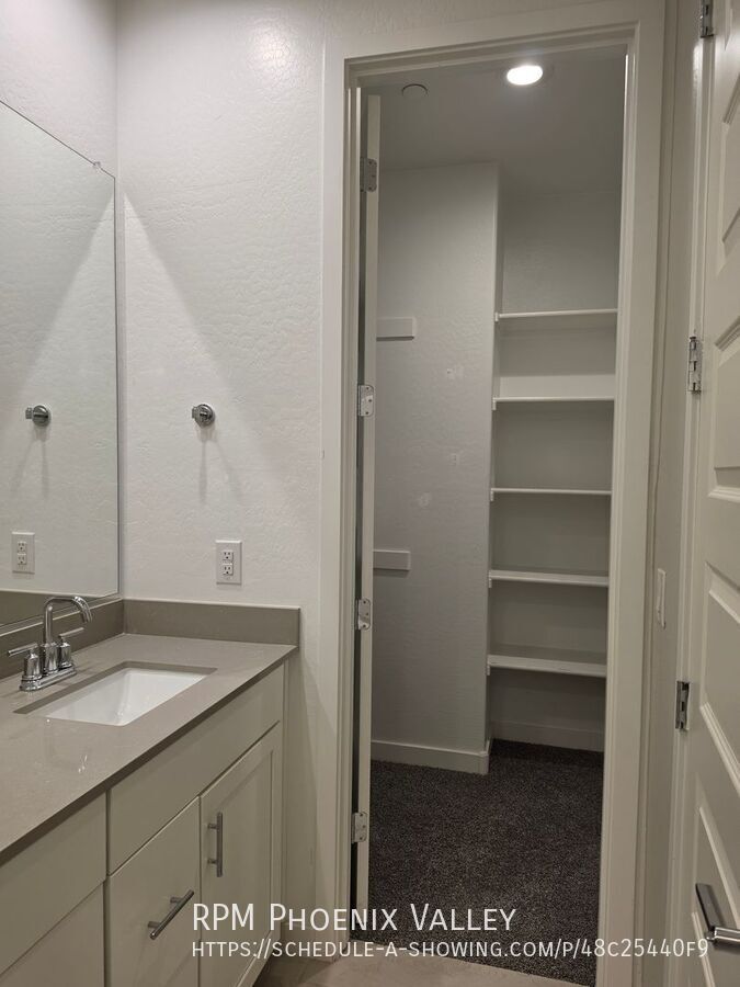 Beautiful 3 Bed / 2 Bath Townhome in Desirable Warner Meadows! property image
