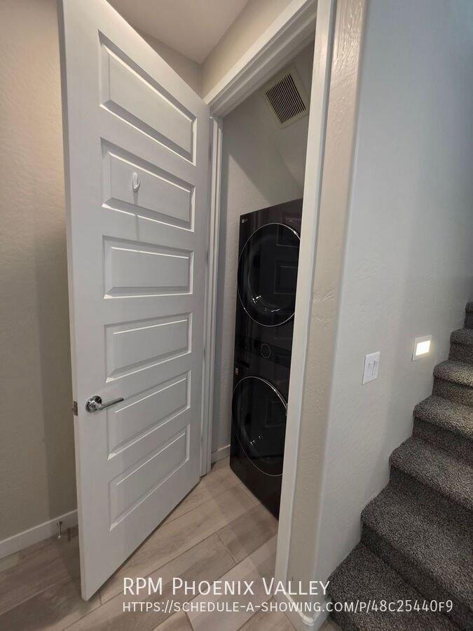 Beautiful 3 Bed / 2 Bath Townhome in Desirable Warner Meadows! property image