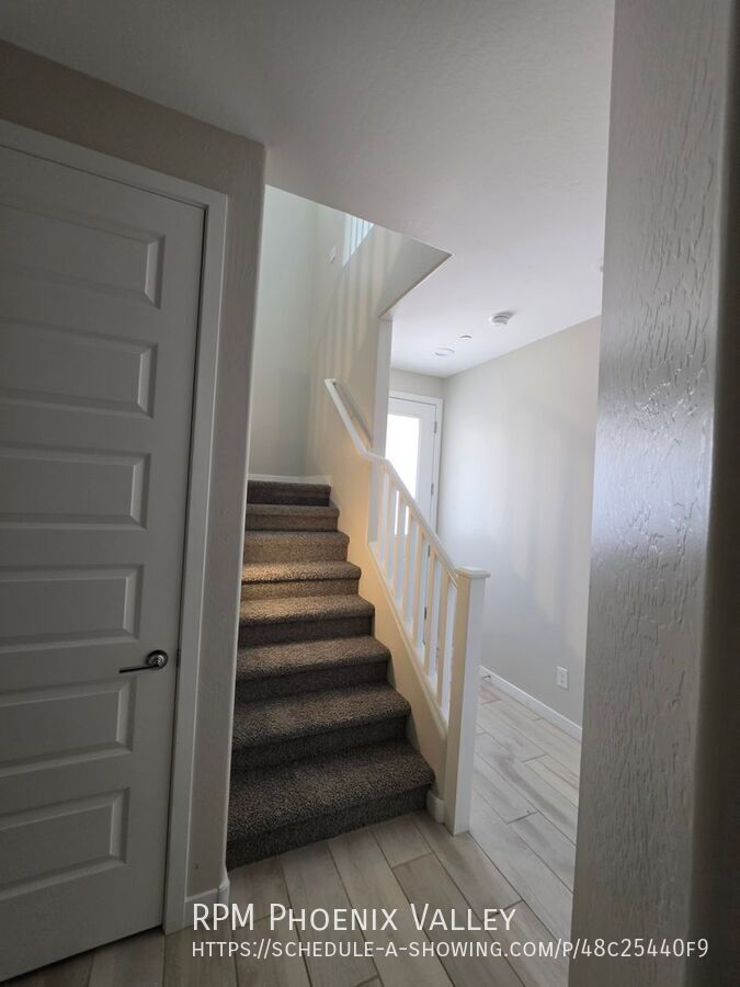 Beautiful 3 Bed / 2 Bath Townhome in Desirable Warner Meadows! property image