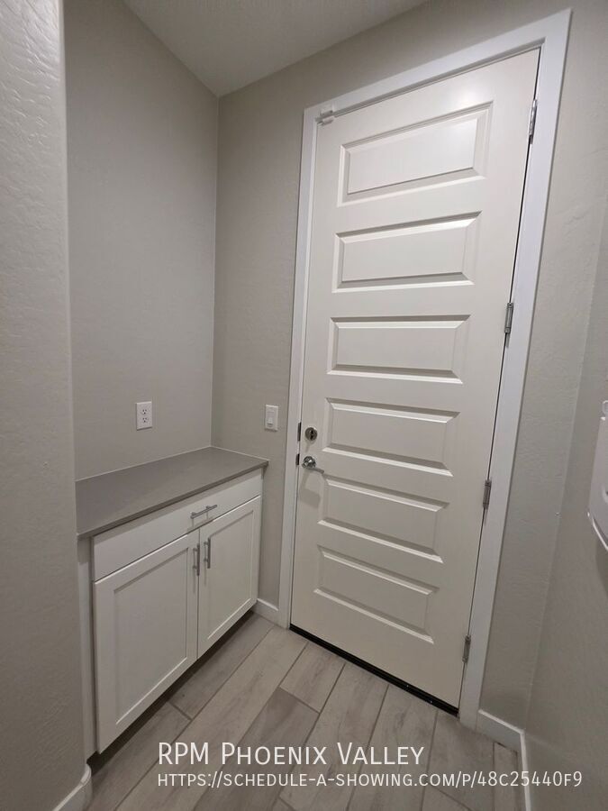 Beautiful 3 Bed / 2 Bath Townhome in Desirable Warner Meadows! property image