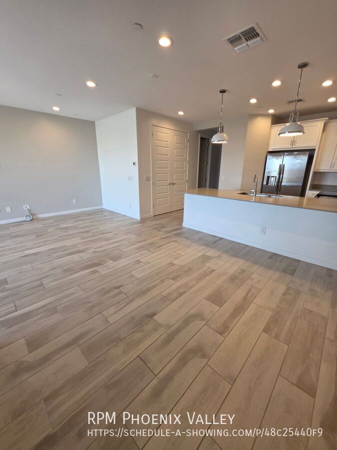 Beautiful 3 Bed / 2 Bath Townhome in Desirable Warner Meadows! property image