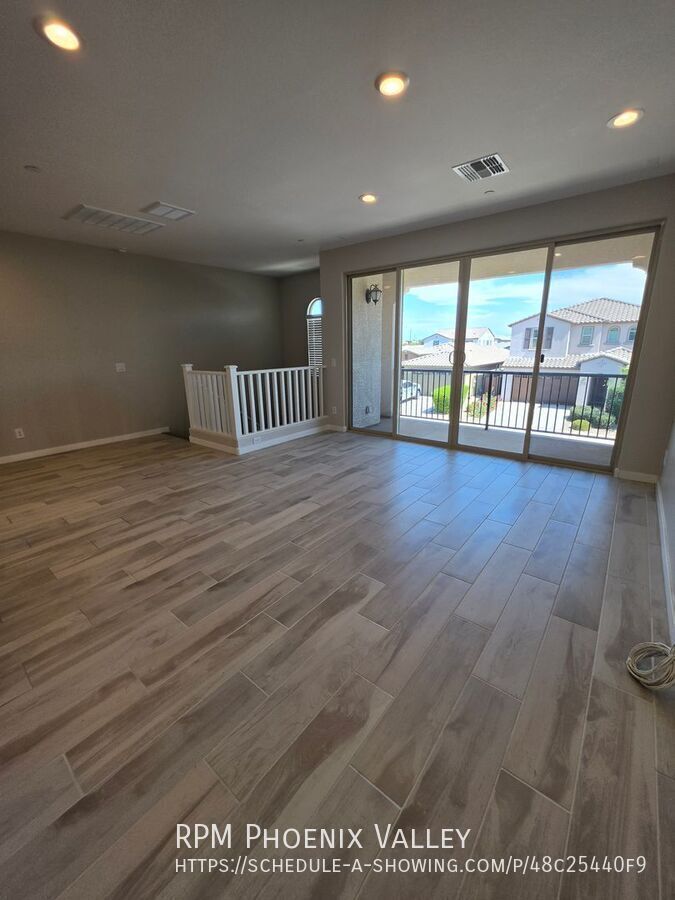 Beautiful 3 Bed / 2 Bath Townhome in Desirable Warner Meadows! property image