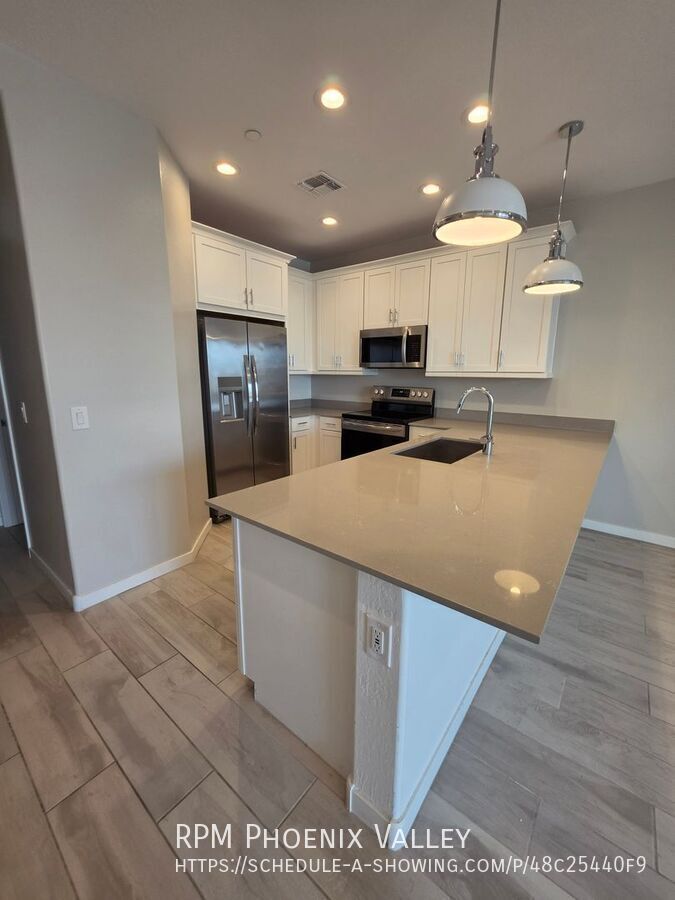 Beautiful 3 Bed / 2 Bath Townhome in Desirable Warner Meadows! property image