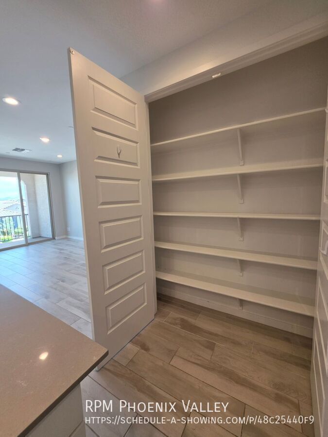 Beautiful 3 Bed / 2 Bath Townhome in Desirable Warner Meadows! property image