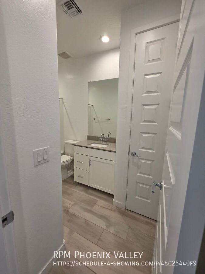 Beautiful 3 Bed / 2 Bath Townhome in Desirable Warner Meadows! property image