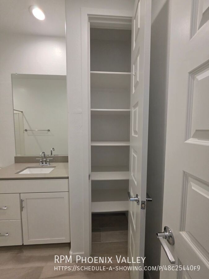 Beautiful 3 Bed / 2 Bath Townhome in Desirable Warner Meadows! property image
