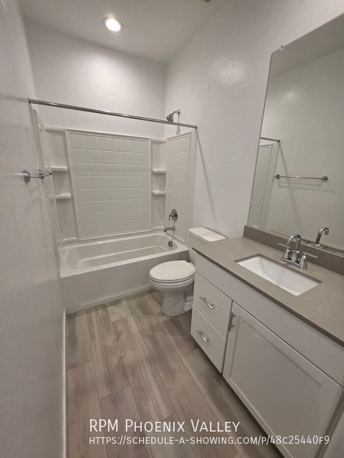 Beautiful 3 Bed / 2 Bath Townhome in Desirable Warner Meadows! property image