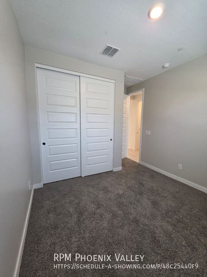 Beautiful 3 Bed / 2 Bath Townhome in Desirable Warner Meadows! property image