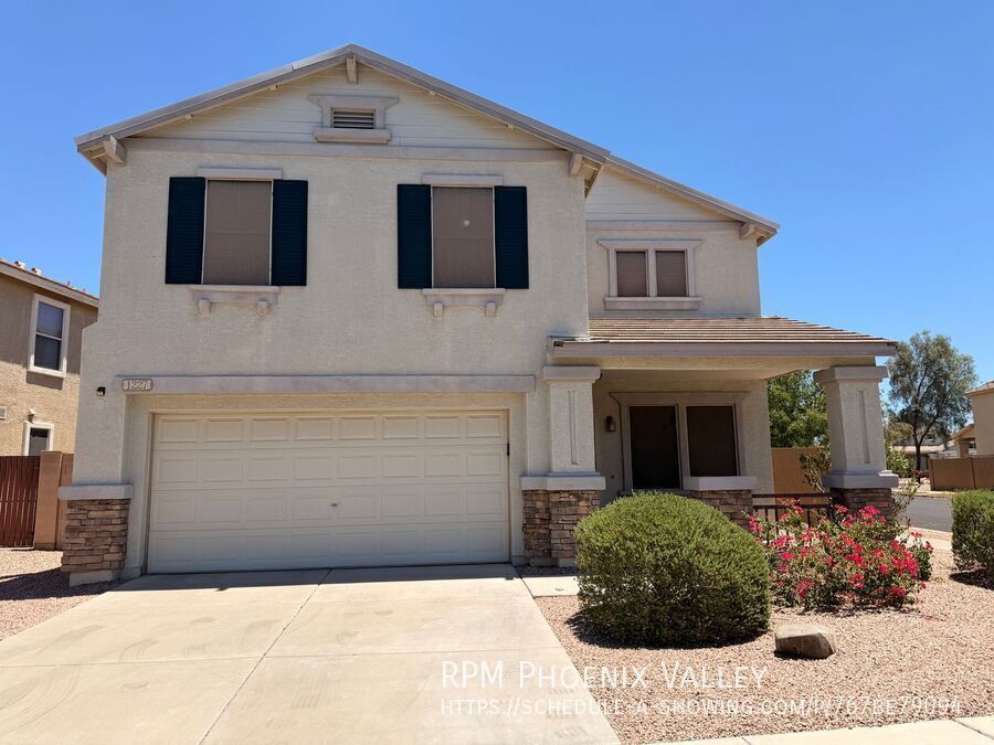 Large 3 bed / 2.5 Bed with Loft in Avondale that has No Carpet!! property image