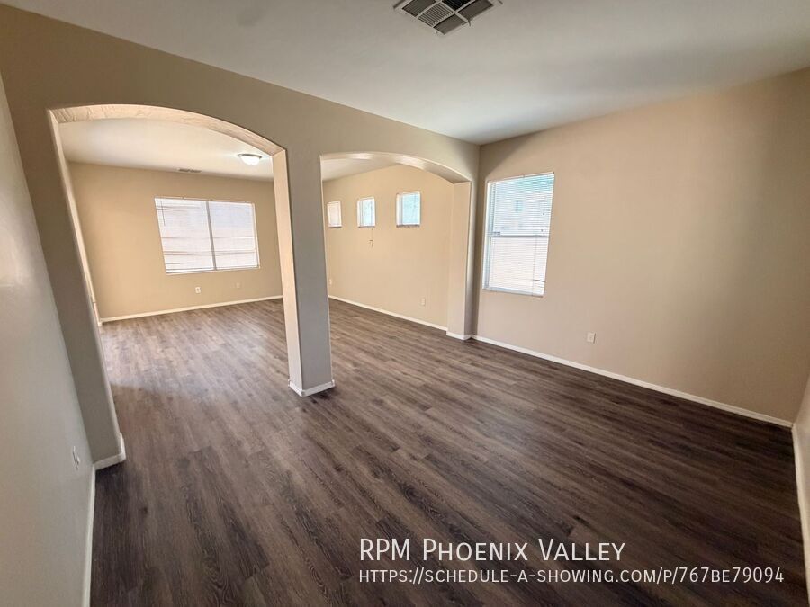 Large 3 bed / 2.5 Bed with Loft in Avondale that has No Carpet!! property image