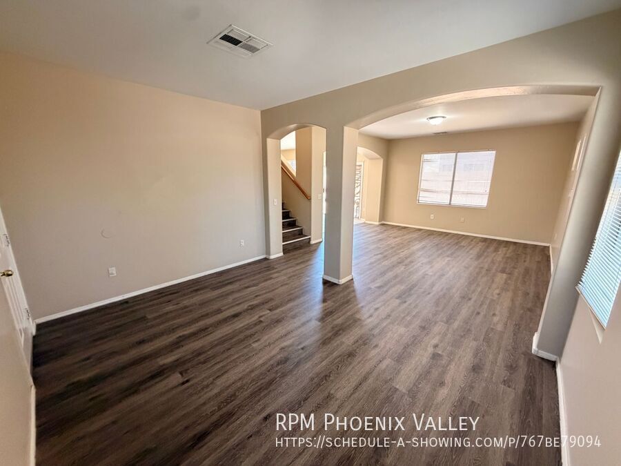 Large 3 bed / 2.5 Bed with Loft in Avondale that has No Carpet!! property image