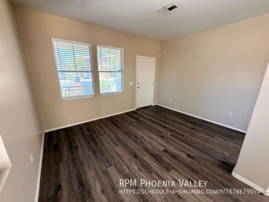 Large 3 bed / 2.5 Bed with Loft in Avondale that has No Carpet!! property image