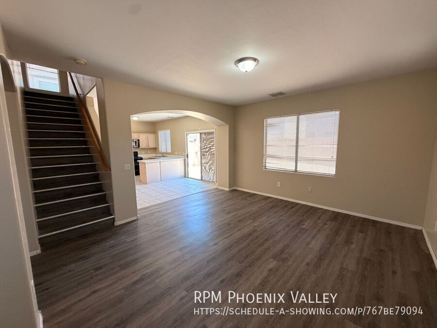 Large 3 bed / 2.5 Bed with Loft in Avondale that has No Carpet!! property image