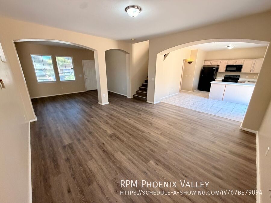Large 3 bed / 2.5 Bed with Loft in Avondale that has No Carpet!! property image