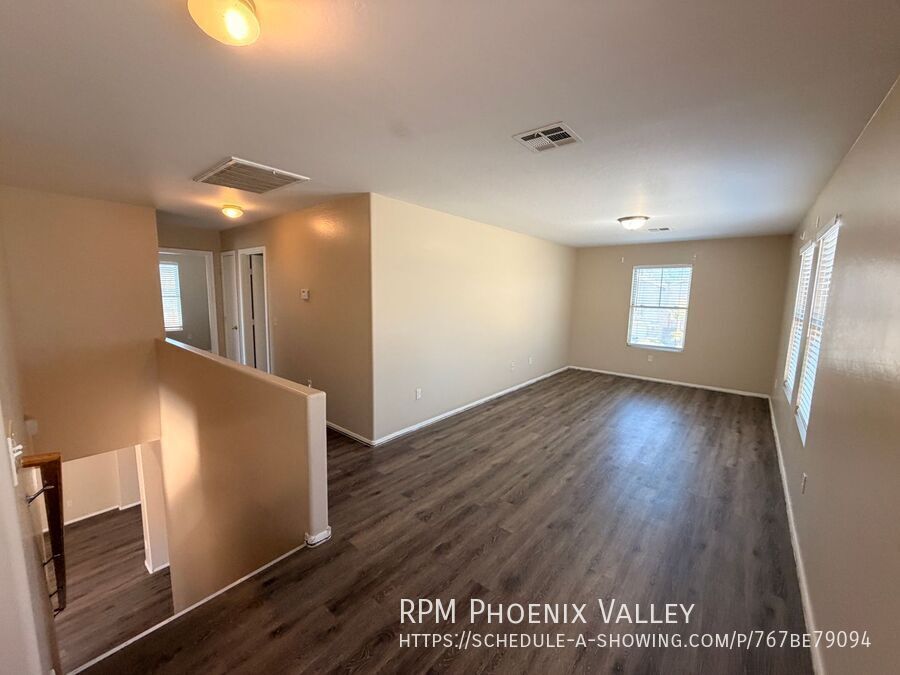 Large 3 bed / 2.5 Bed with Loft in Avondale that has No Carpet!! property image