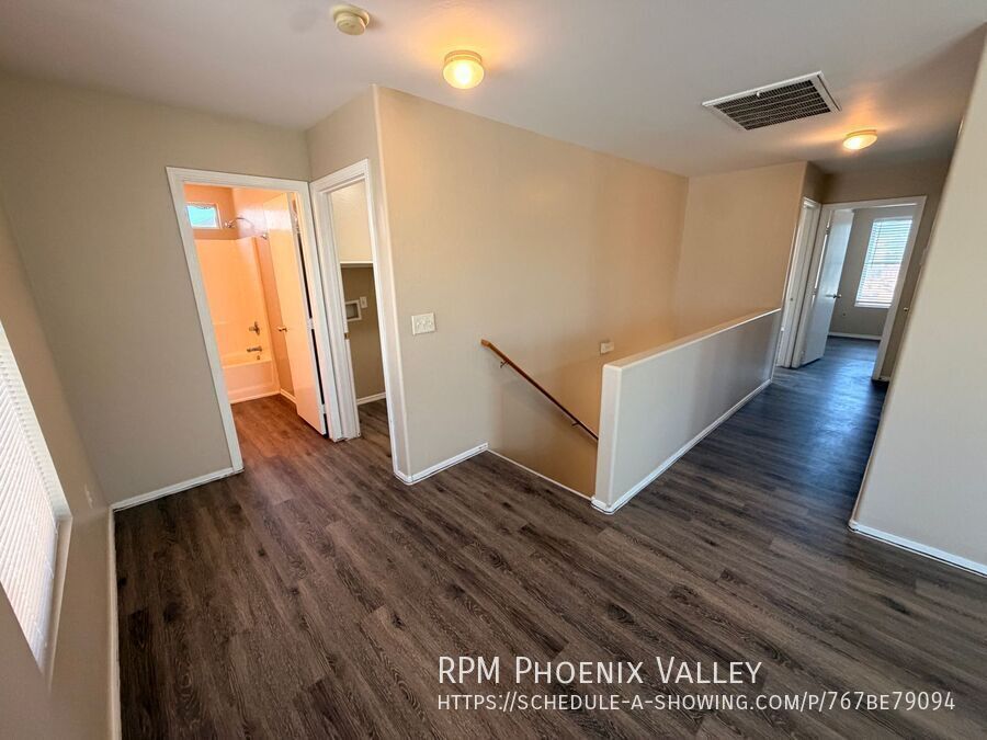 Large 3 bed / 2.5 Bed with Loft in Avondale that has No Carpet!! property image