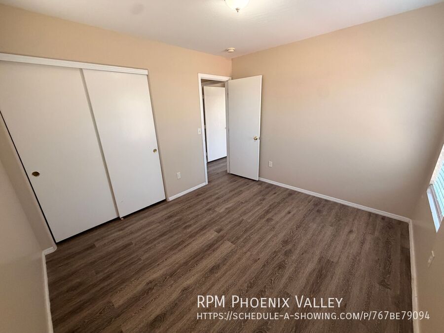 Large 3 bed / 2.5 Bed with Loft in Avondale that has No Carpet!! property image