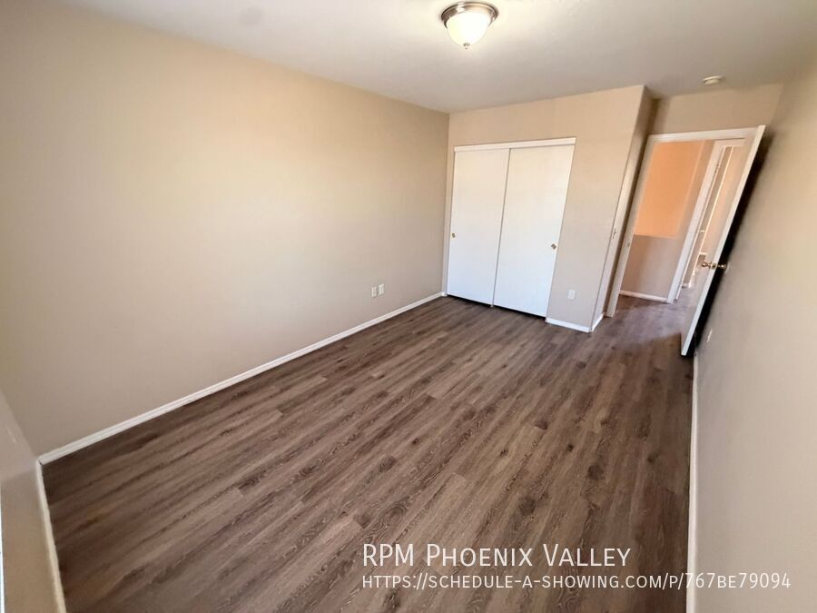 Large 3 bed / 2.5 Bed with Loft in Avondale that has No Carpet!! property image