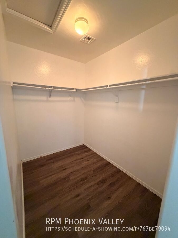 Large 3 bed / 2.5 Bed with Loft in Avondale that has No Carpet!! property image
