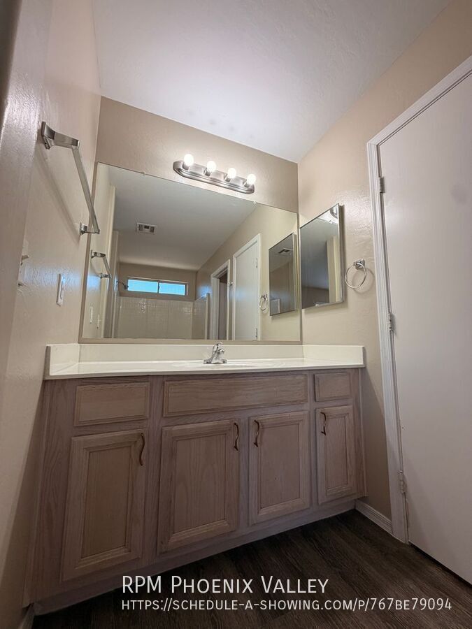 Large 3 bed / 2.5 Bed with Loft in Avondale that has No Carpet!! property image