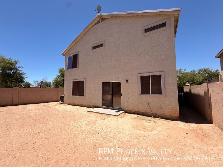 Large 3 bed / 2.5 Bed with Loft in Avondale that has No Carpet!! property image