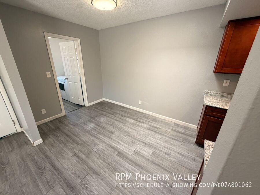 Updated Single Story 2x2 Glendale Unit With No Carpet property image