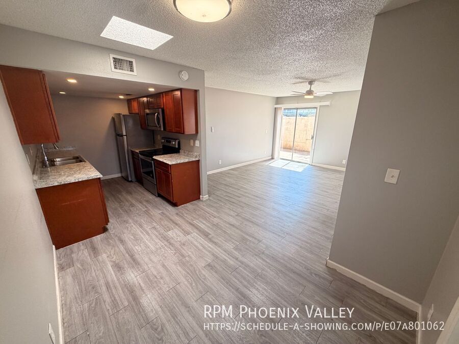 Updated Single Story 2x2 Glendale Unit With No Carpet property image